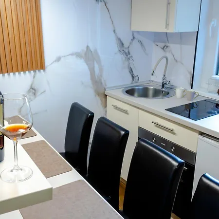 Kruna Lux Apartmans דירה